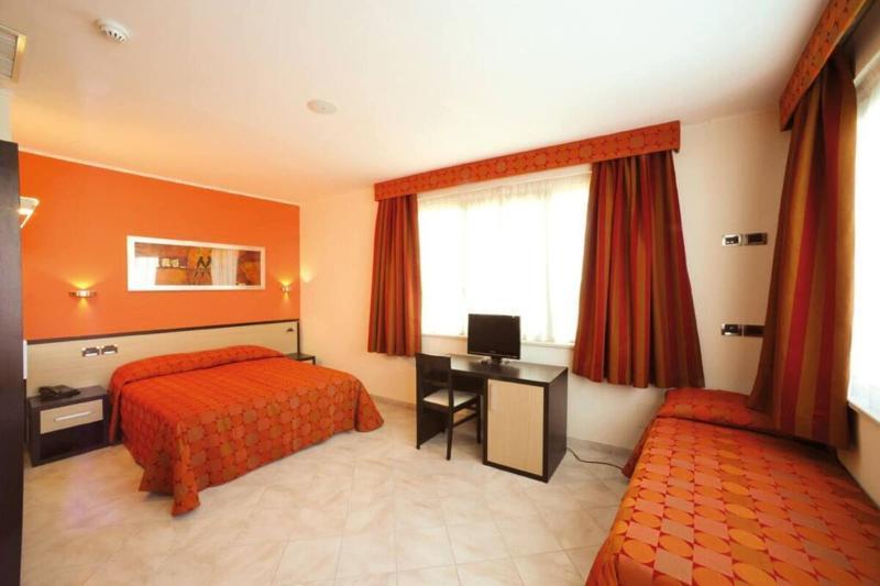 Hotel Cristina Rocca San Giovanni Extérieur photo