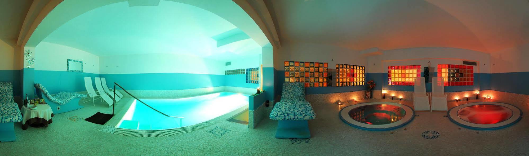 Hotel Cristina Rocca San Giovanni Extérieur photo