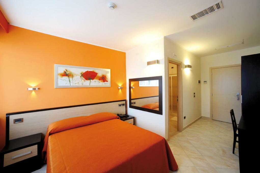 Hotel Cristina Rocca San Giovanni Extérieur photo
